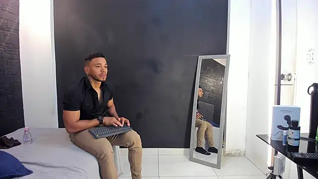 Snapshot of bruno_miller_ chatting on January 15, 2025, 11:51 pm bruno miller online show from January 15, 2025, 11:51 pm