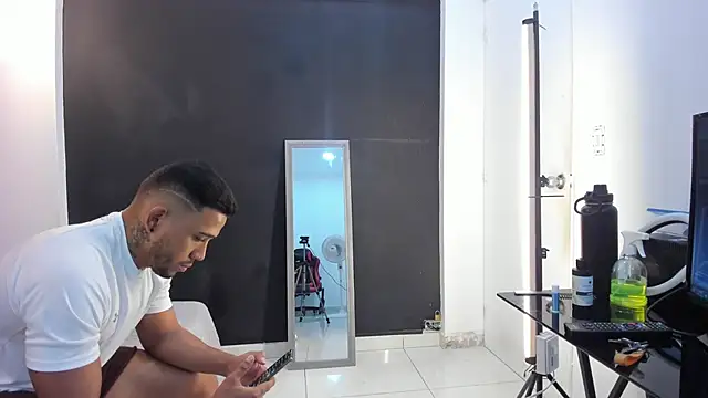 Snapshot of bruno_miller_ chatting on January 16, 2025, 2:51 am bruno miller online show from January 16, 2025, 2:51 am