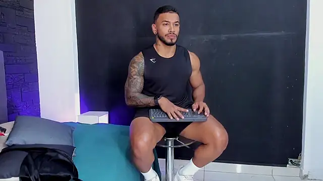 Snapshot of bruno_miller_ chatting on September 17, 2025, 11:17 pm bruno miller online show from September 17, 2025, 11:17 pm