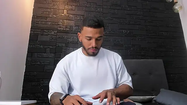 Snapshot of bruno_miller_ chatting on October 1, 2025, 7:09 pm bruno miller online show from October 1, 2025, 7:09 pm