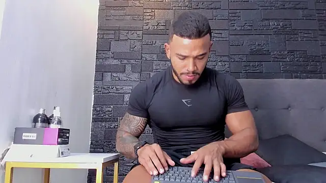 Snapshot of bruno_miller_ chatting on October 20, 2025, 9:37 pm bruno miller online show from October 20, 2025, 9:37 pm