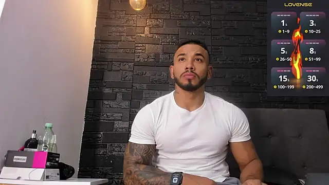 Snapshot of bruno_miller_ chatting on October 21, 2025, 9:04 pm bruno miller online show from October 21, 2025, 9:04 pm