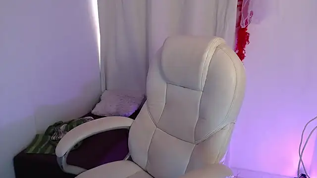 Xileny-Halliwey online show from November 10, 2025, 7:57 pm