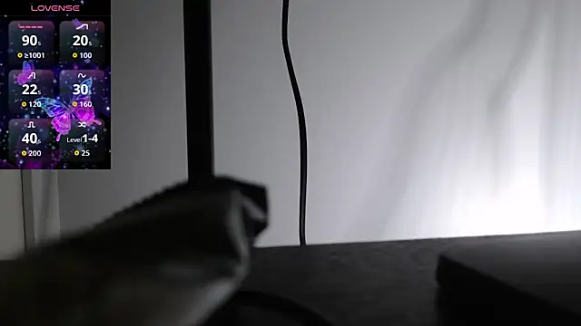 Xileny-Halliwey online show from December 1, 2025, 2:33 pm