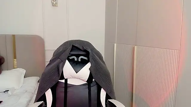 may mia online show from February 4, 2026, 3:12 am