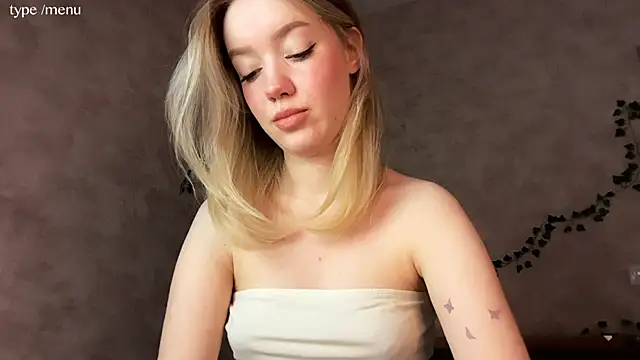 cutiemia0 online show from April 8, 2026, 5:40 am