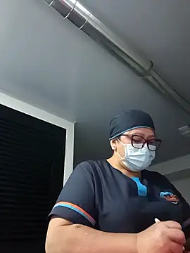 Snapshot of Darly_Gomez chatting on February 5, 2026, 6:01 pm Darly Gomez online show from February 5, 2026, 6:01 pm