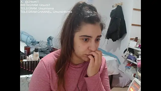 Ursumi1 online show from February 4, 2026, 9:20 pm