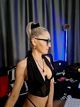 Milforja online show from December 18, 2025, 6:58 pm