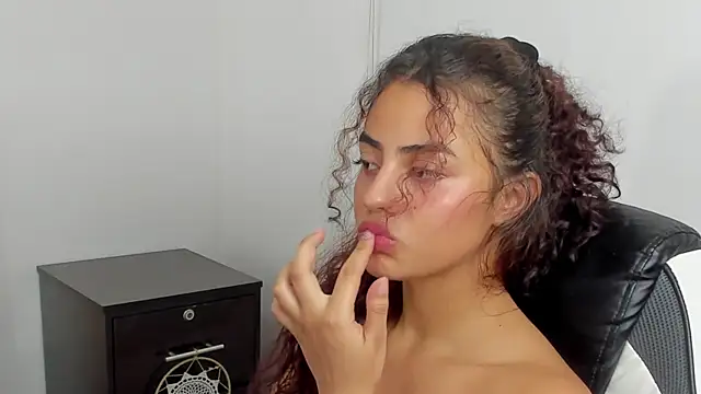 yaya23x online show from January 23, 2025, 6:24 pm