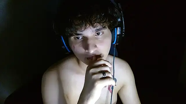 Charley quin online show from May 15, 2026, 2:07 am