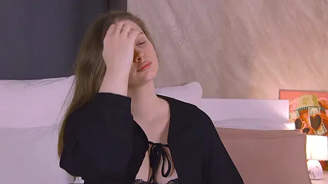 EllieHayes online show from March 9, 2026, 8:35 pm