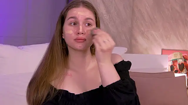 EllieHayes online show from July 10, 2026, 10:56 pm