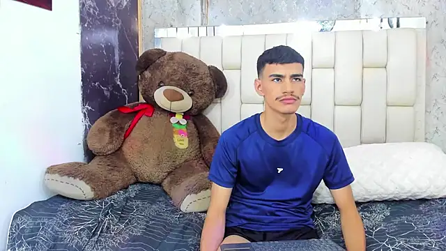 Bi Latin Boys1 online show from December 11, 2024, 1:06 pm