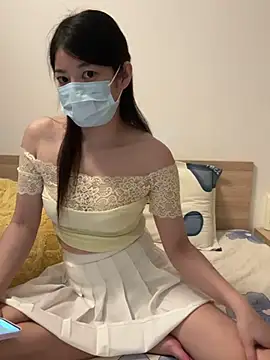 lululu-sweet online show from December 17, 2024, 4:32 pm