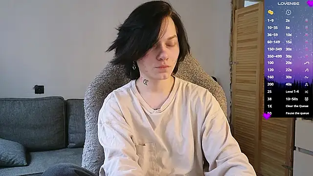 esajukyy online show from March 5, 2026, 7:59 am