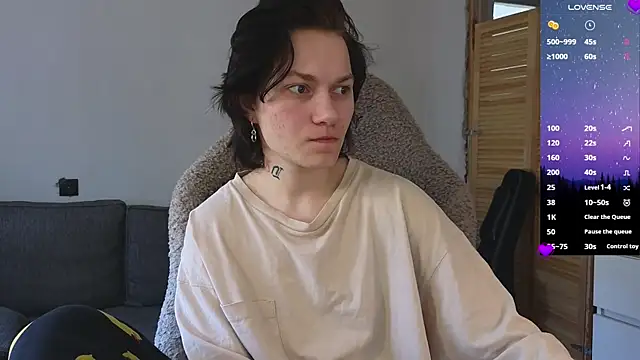 esajukyy online show from April 15, 2026, 5:03 am