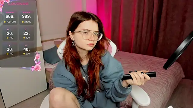 Snapshot of Sonya_Glen chatting on February 6, 2025, 2:44 am Sonya Glen online show from February 6, 2025, 2:44 am