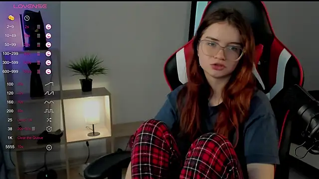 Snapshot of Sonya_Glen chatting on February 9, 2025, 8:11 am Sonya Glen online show from February 9, 2025, 8:11 am