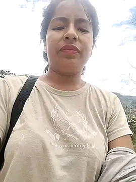 Snapshot of Danna-linyi chatting on February 19, 2025, 6:10 pm Danna-linyi online show from February 19, 2025, 6:10 pm