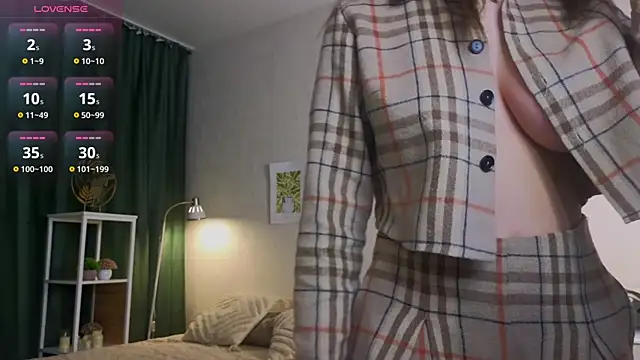 ElvaHilby online show from February 16, 2025, 3:27 pm