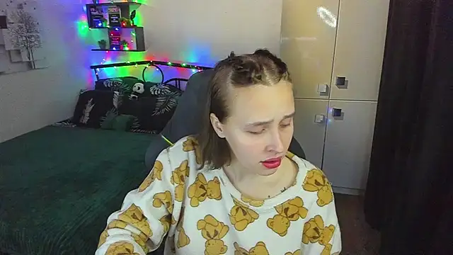 LinaTruly online show from February 16, 2026, 9:44 pm