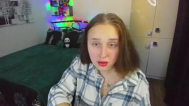 LinaTruly online show from March 11, 2026, 9:43 pm