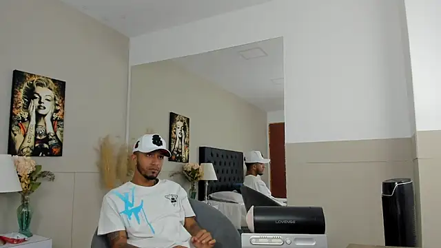 Snapshot of Robin_Rief chatting on January 17, 2025, 3:34 am Robin Rief online show from January 17, 2025, 3:34 am