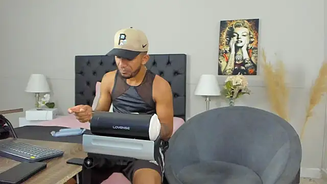 Snapshot of Robin_Rief chatting on January 29, 2025, 6:54 am Robin Rief online show from January 29, 2025, 6:54 am