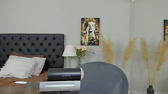 Snapshot of Robin_Rief chatting on January 31, 2025, 3:41 am Robin Rief online show from January 31, 2025, 3:41 am