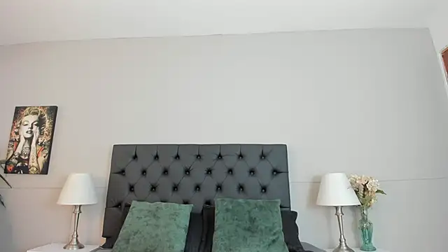 Snapshot of Robin_Rief chatting on October 15, 2025, 3:06 am Robin Rief online show from October 15, 2025, 3:06 am