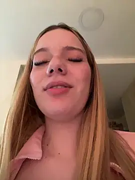 Snapshot of NicoleCut chatting on March 2, 2025, 12:20 am NicoleCut online show from March 2, 2025, 12:20 am