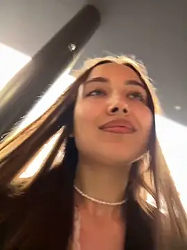 VelvetVixenI online show from April 18, 2026, 4:11 pm