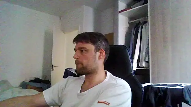 Snapshot of The_big_viking_ chatting on May 20, 2026, 9:26 am The big viking online show from May 20, 2026, 9:26 am