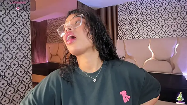 penelope tay1 online show from December 23, 2025, 3:26 am