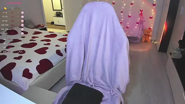 Amy honey angel online show from February 5, 2025, 11:55 am