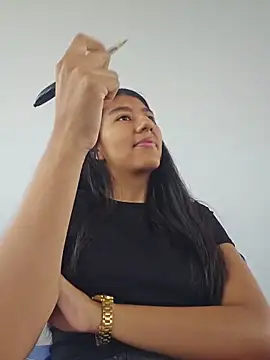 CarlaAlvez online show from April 17, 2026, 2:09 pm