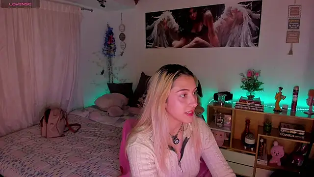 cuteweed420 online show from April 16, 2026, 3:07 am