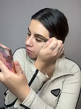 SaraBraun  online show from April 14, 2026, 5:41 pm