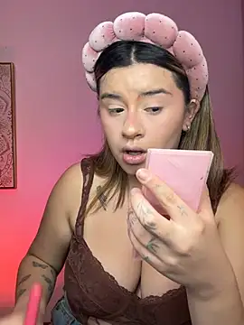 Snapshot of SaraBraun_ chatting on July 13, 2026, 3:59 pm SaraBraun online show from July 13, 2026, 3:59 pm