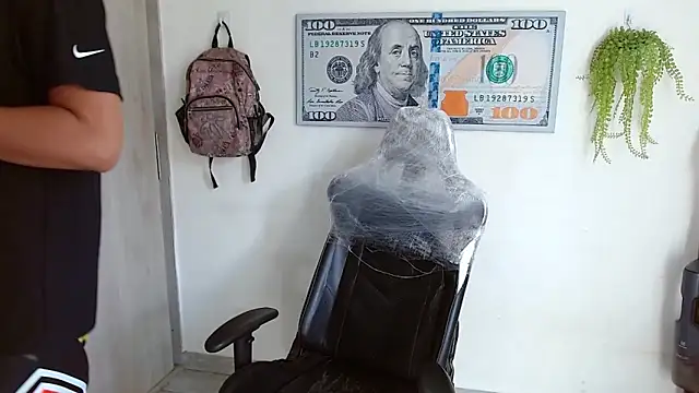 Snapshot of boss_of_cash chatting on June 14, 2026, 3:58 pm boss of cash online show from June 14, 2026, 3:58 pm