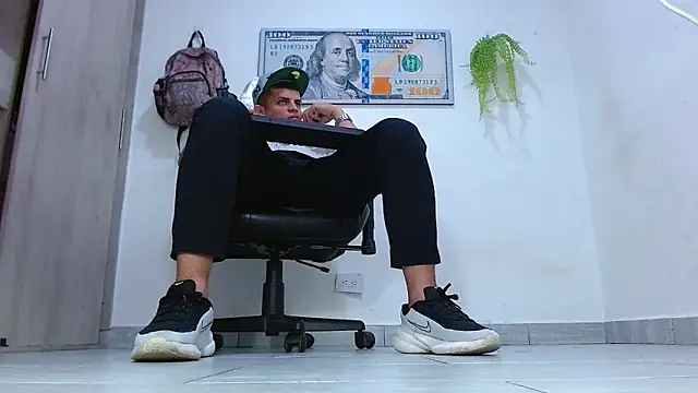 Snapshot of boss_of_cash chatting on June 15, 2026, 4:09 pm boss of cash online show from June 15, 2026, 4:09 pm