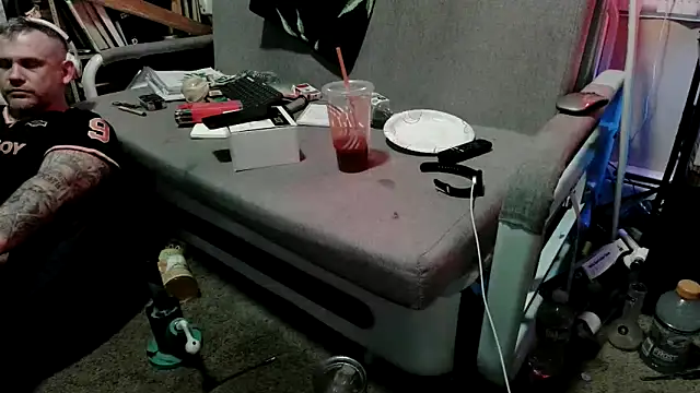 TwoFarty240 online show from March 19, 2026, 3:43 am