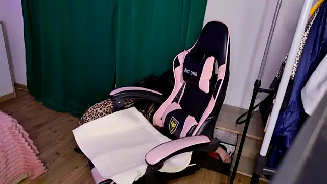 KattieSims online show from February 5, 2025, 5:09 am