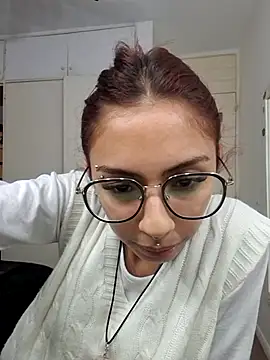 Jazmin-Cerezita online show from October 30, 2025, 1:07 am