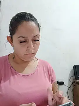 Snapshot of baixinhaloira chatting on June 17, 2026, 7:48 pm baixinhaloira online show from June 17, 2026, 7:48 pm