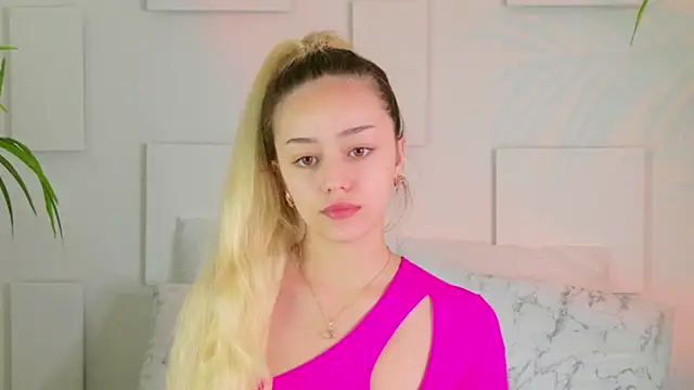 STELLA RICH online show from September 10, 2025, 9:04 pm