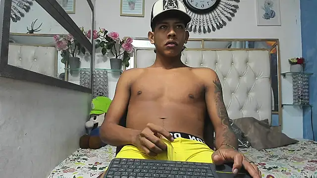 Snapshot of mr_stiven_ chatting on January 10, 2025, 4:33 am mr stiven  online show from January 10, 2025, 4:33 am