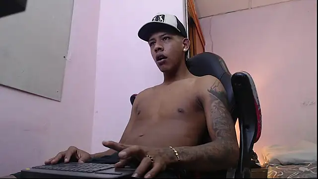 Snapshot of mr_stiven_ chatting on January 12, 2025, 12:28 am mr stiven  online show from January 12, 2025, 12:28 am