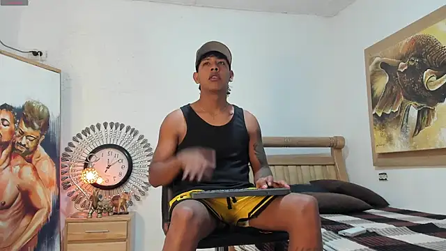 mr stiven  online show from May 12, 2026, 3:14 am